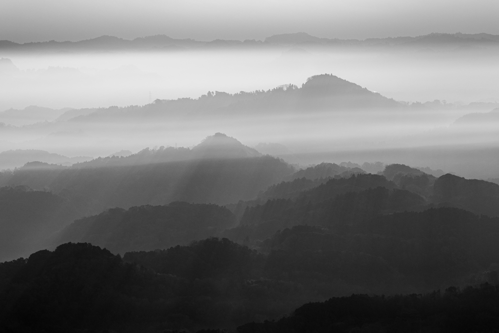 雲海に沈む山々