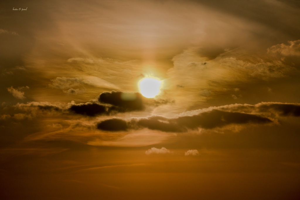 ベールに包まれて