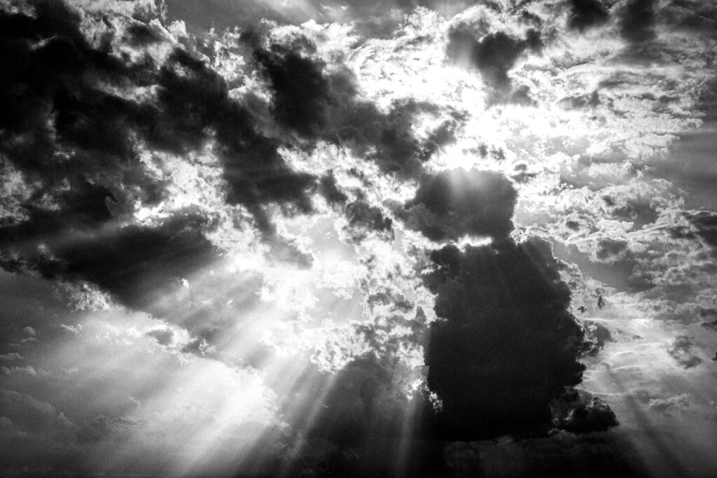 雲と太陽　「モノクローム」