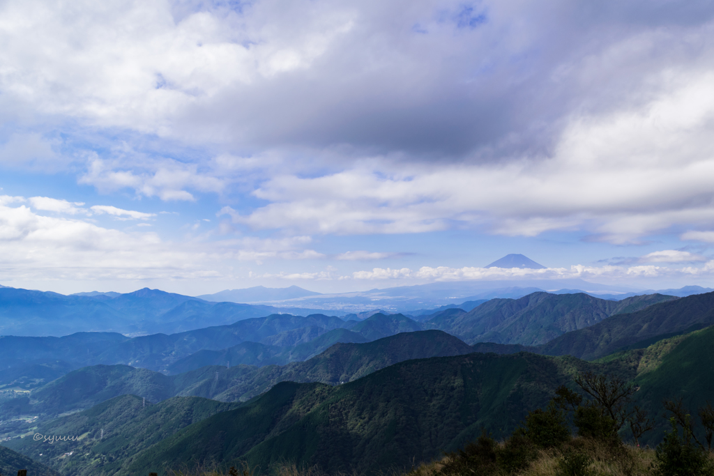 ちょっとだけ顔出してくれた富士山