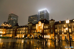 雨の東京駅