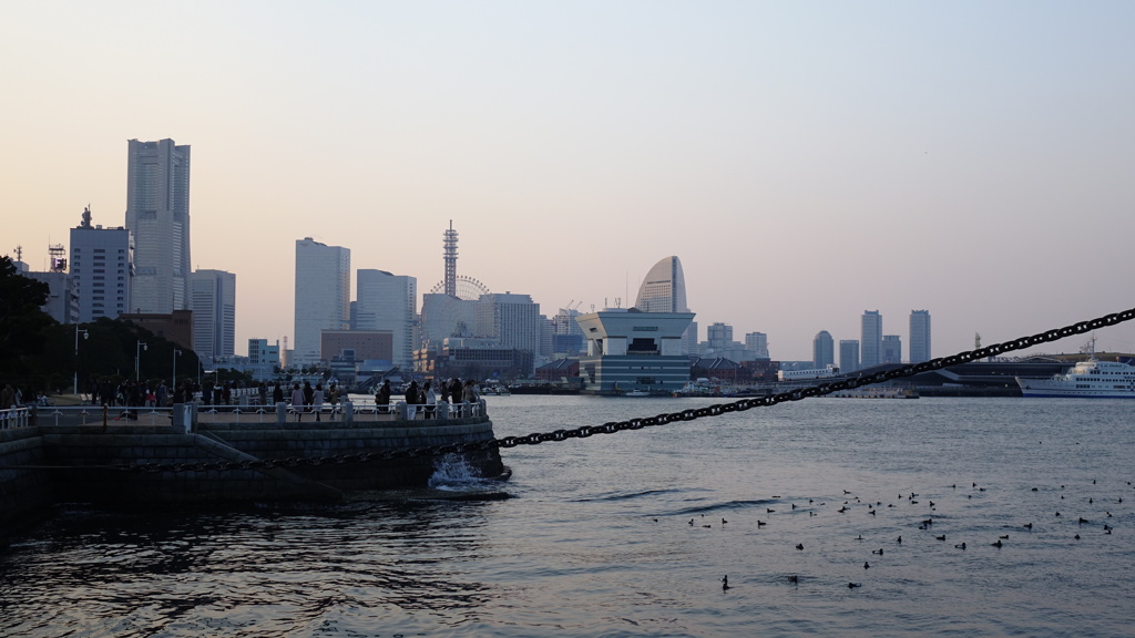 夕暮れの山下公園から