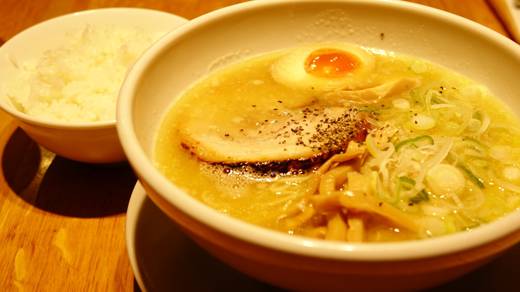 よってこやで食べる京風ラーメン