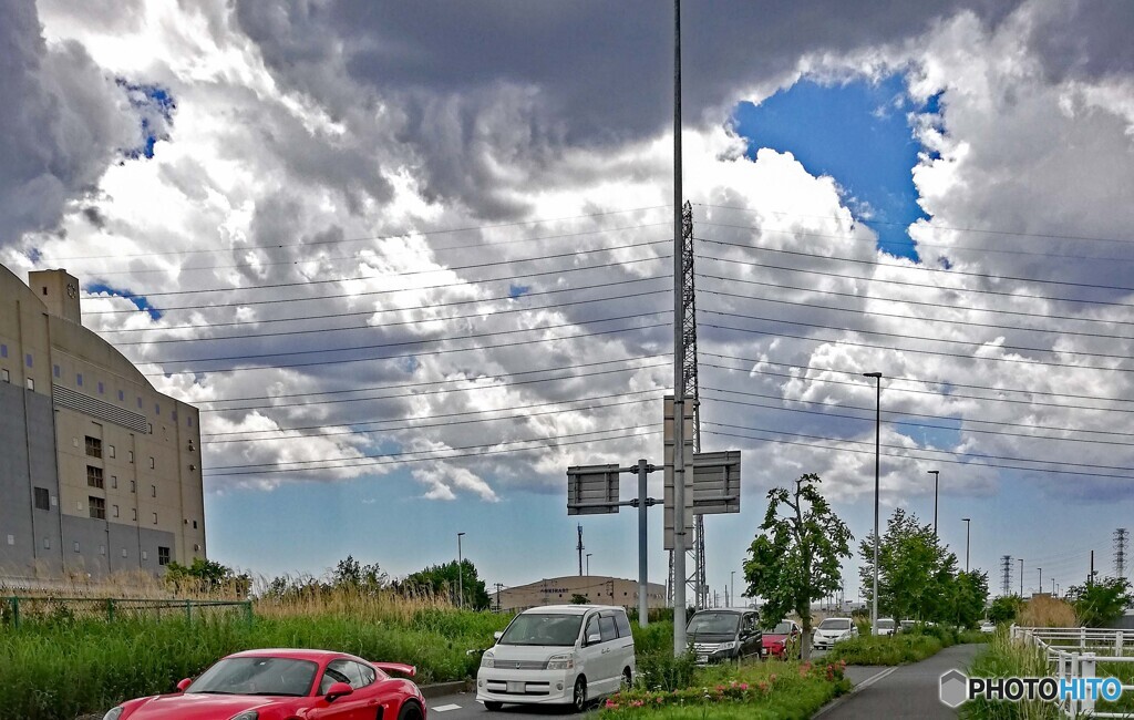 不穏な空