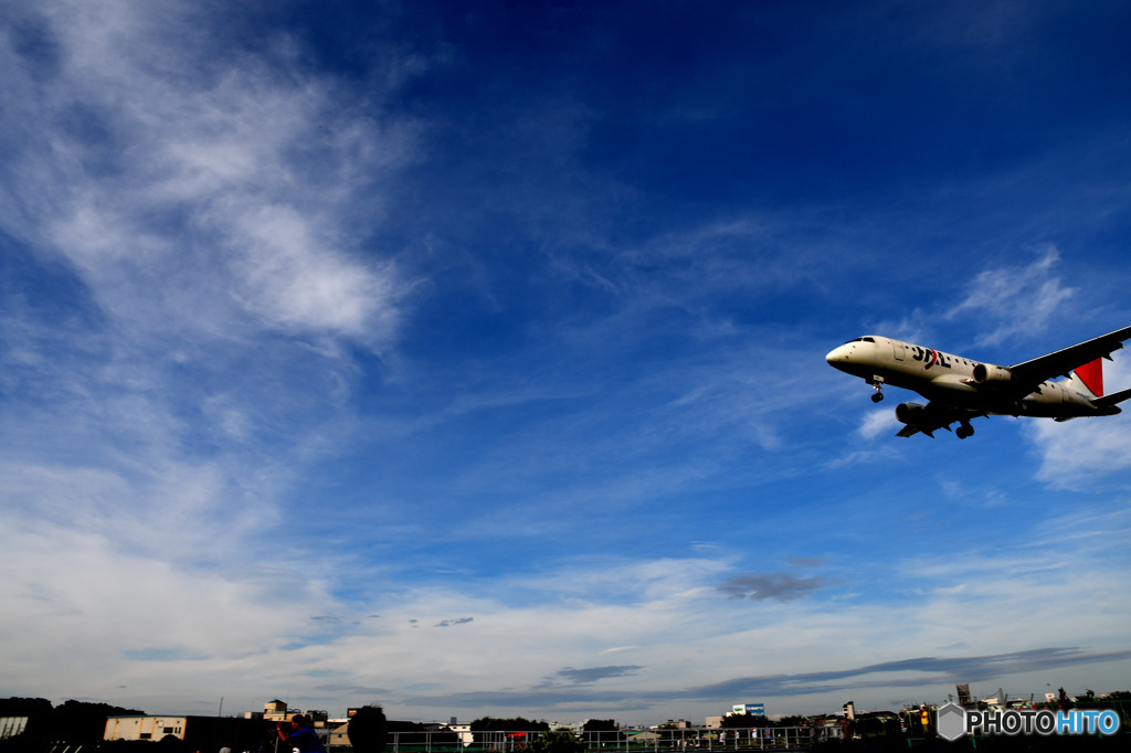 青い空と飛行機