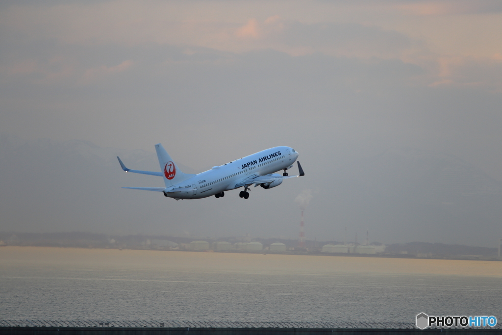 JAL take off