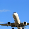 青い空と白い飛行機
