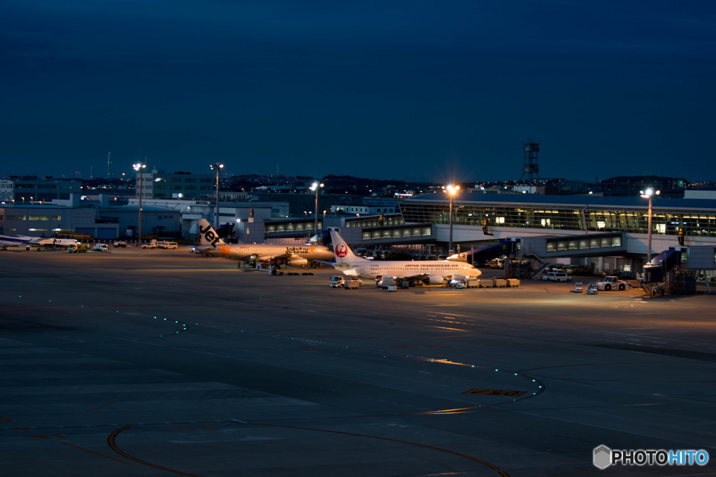 夜に向かう駐機場