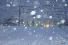 雪の降る線路