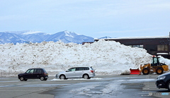 山と 雪の山