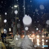 雪降る交差点