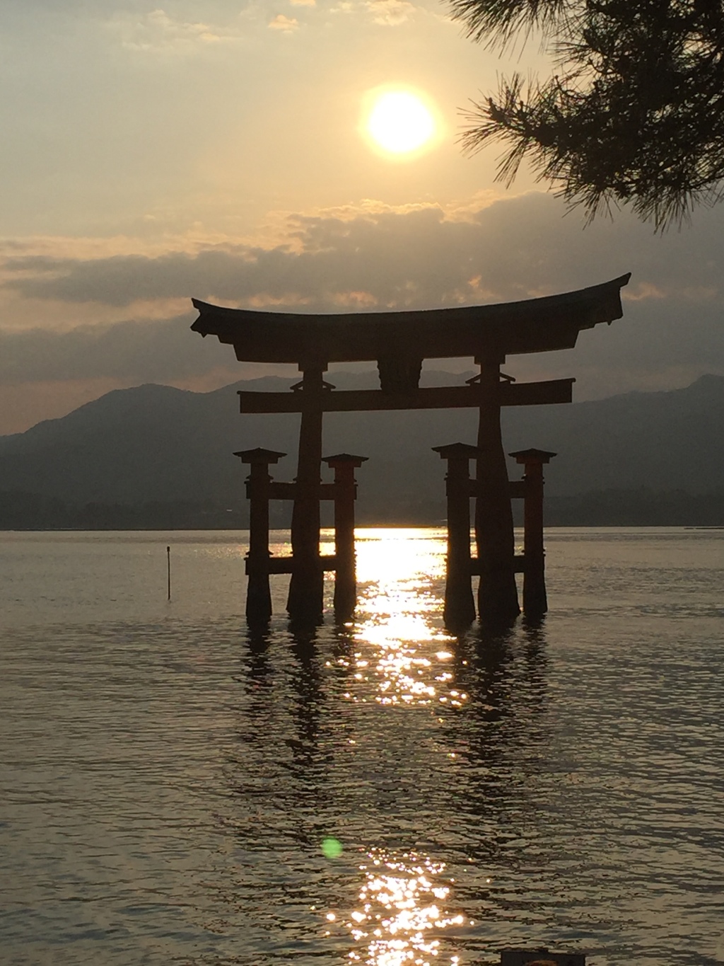 厳島神社の夕日
