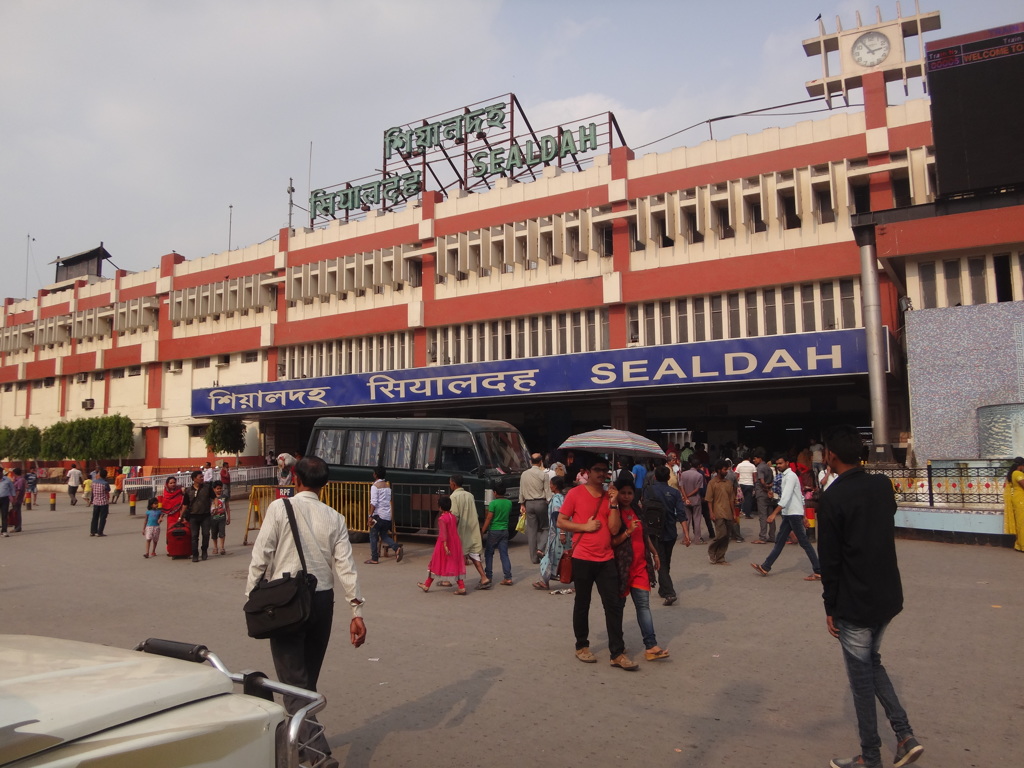 インド　コルカタ　シールダ駅
