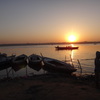 インド　ガンジス川の日の出