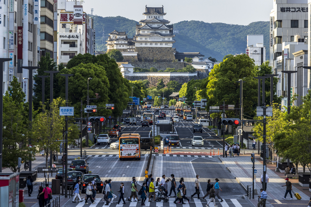 大手前通りからの姫路城