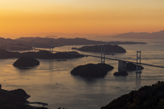 夕焼けの来島海峡大橋