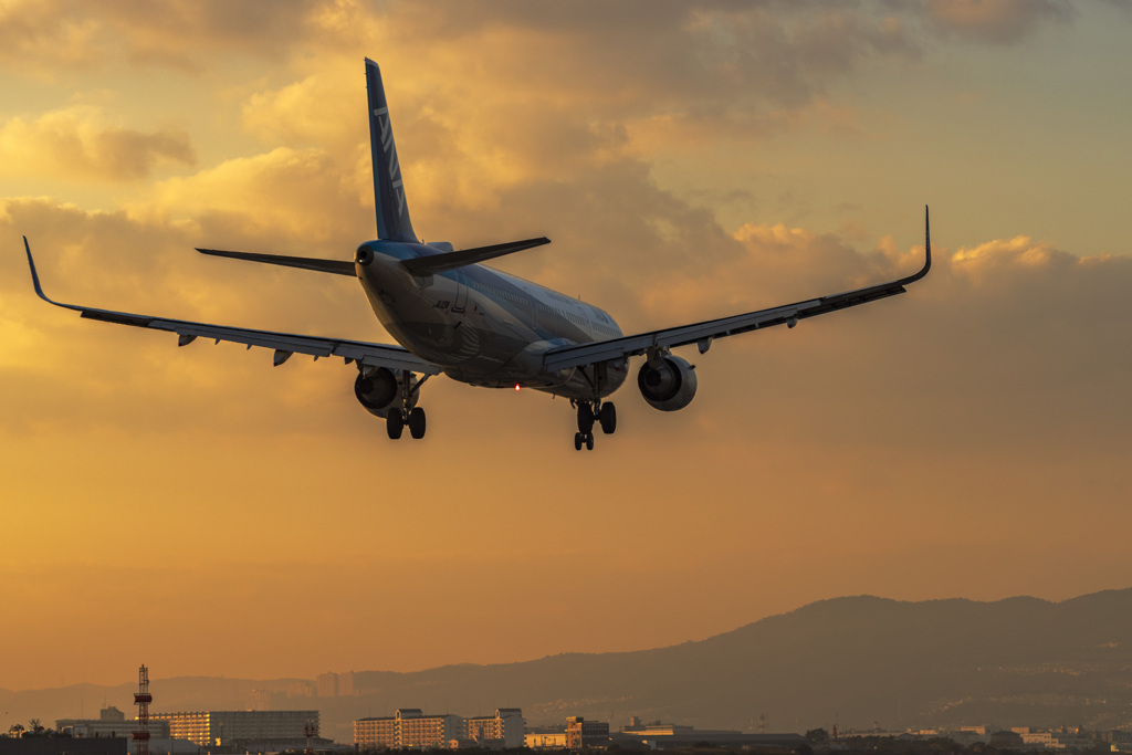 夕焼け空と飛行機