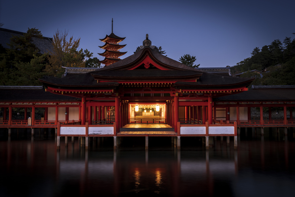 夕刻の厳島神社