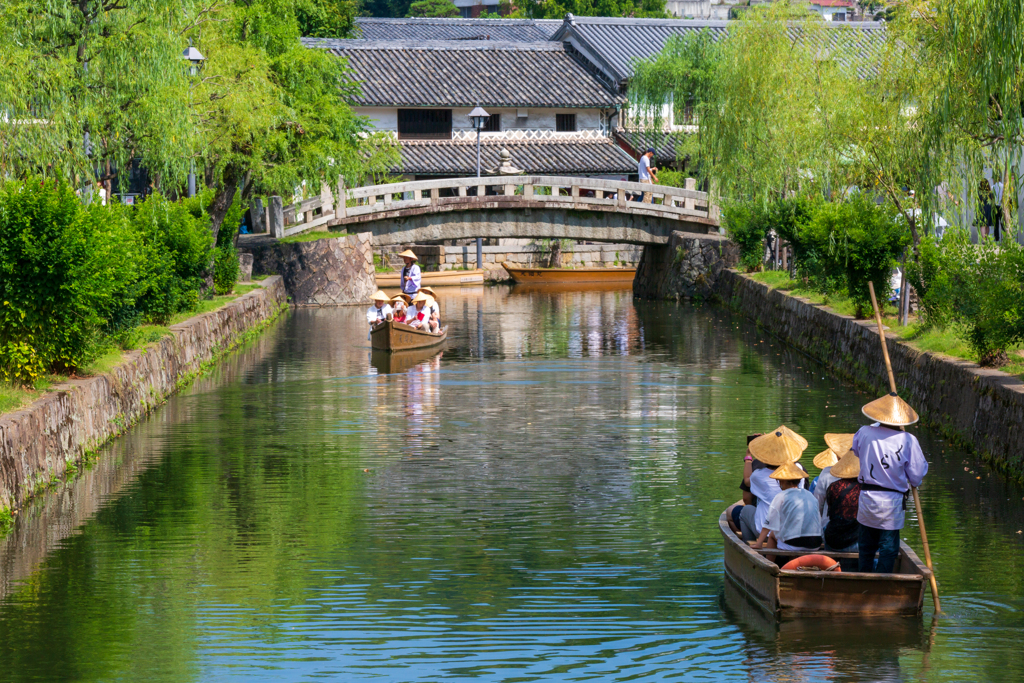 夏の川舟流し