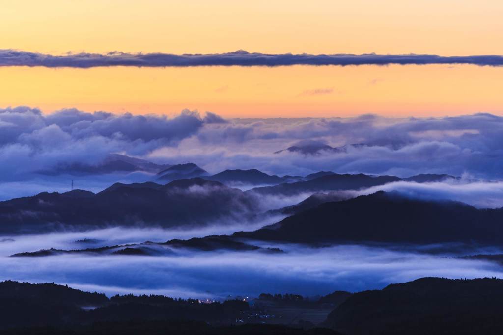 秋の夜明け