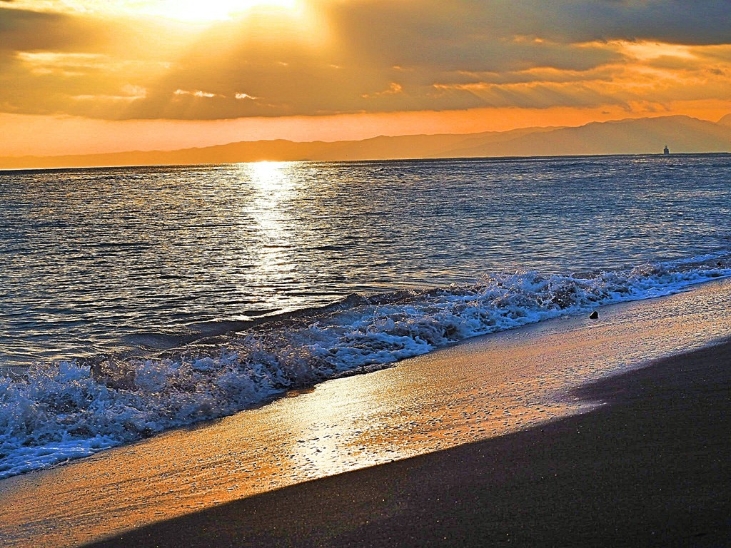 夕暮れの海。