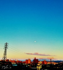 夕陽に照らされれる街。