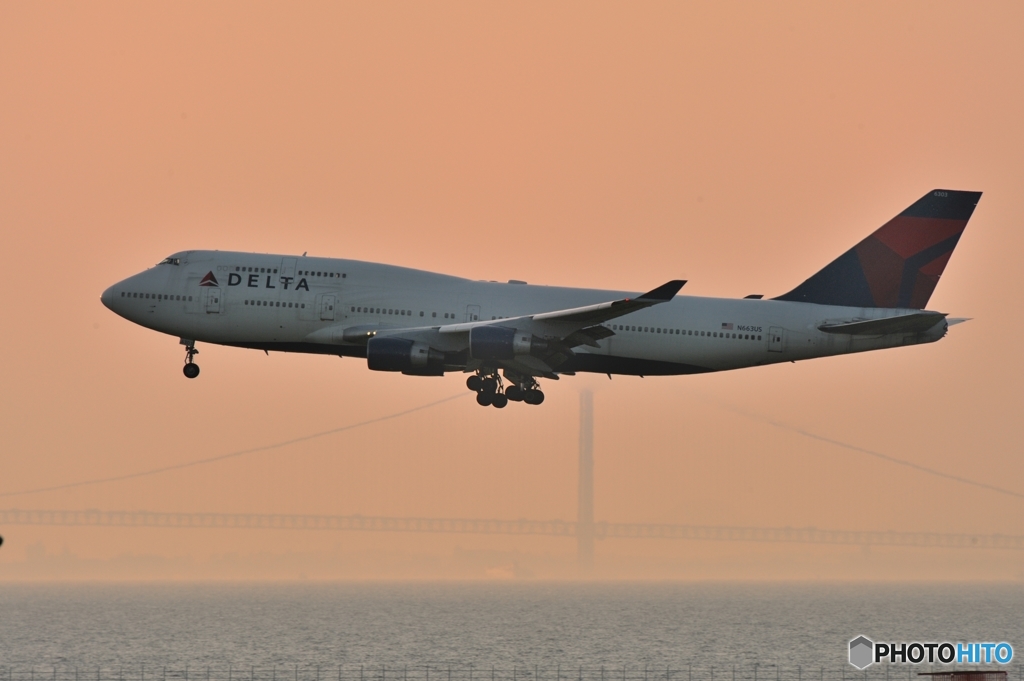 空と海と橋と飛行機