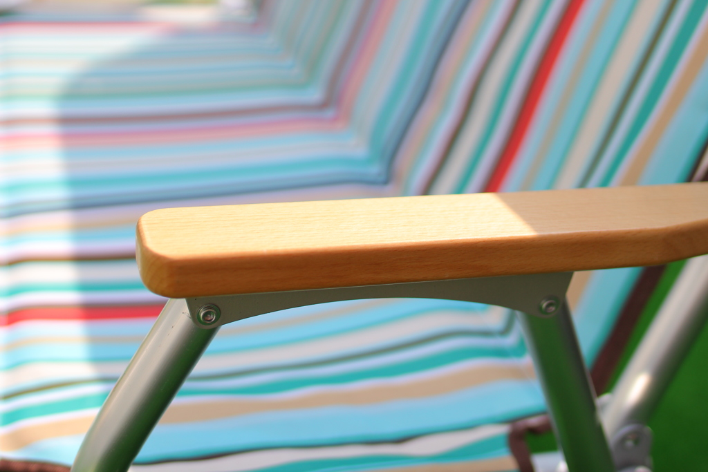 虹色の椅子