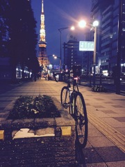 東京タワーとロードバイク