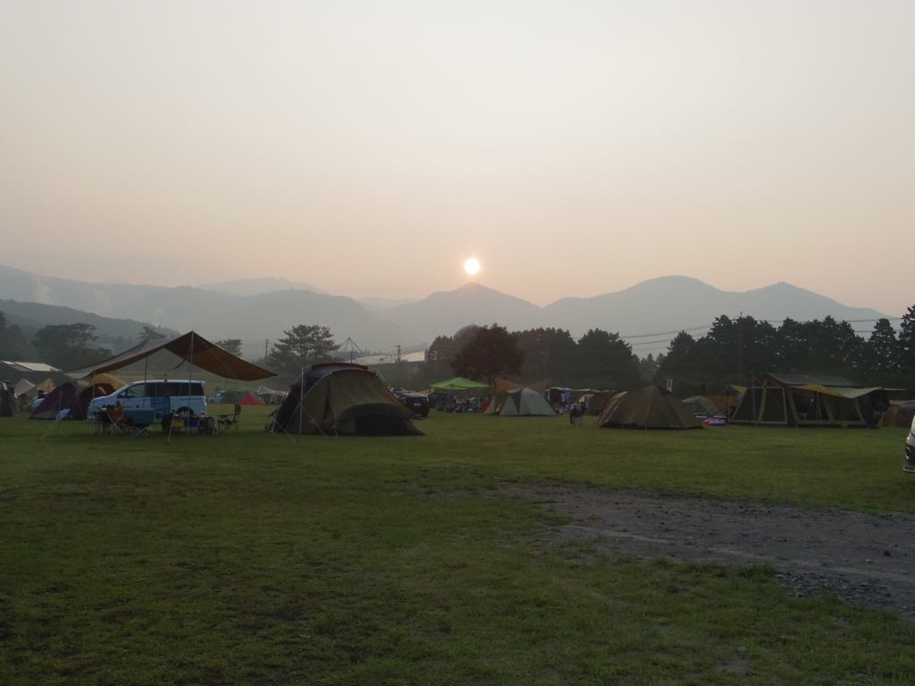 キャンプ場の朝