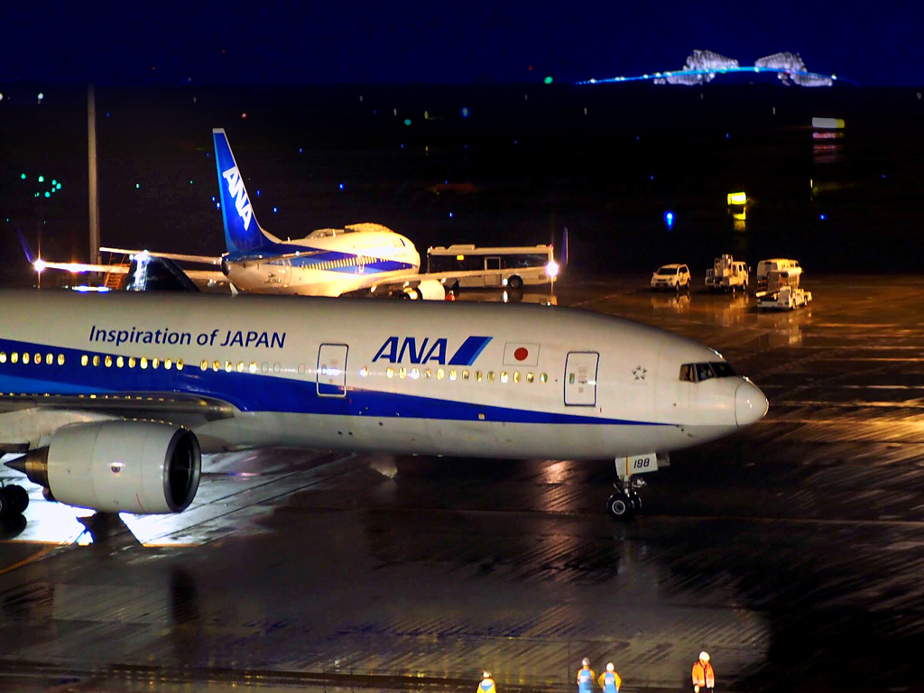 雨の羽田空港