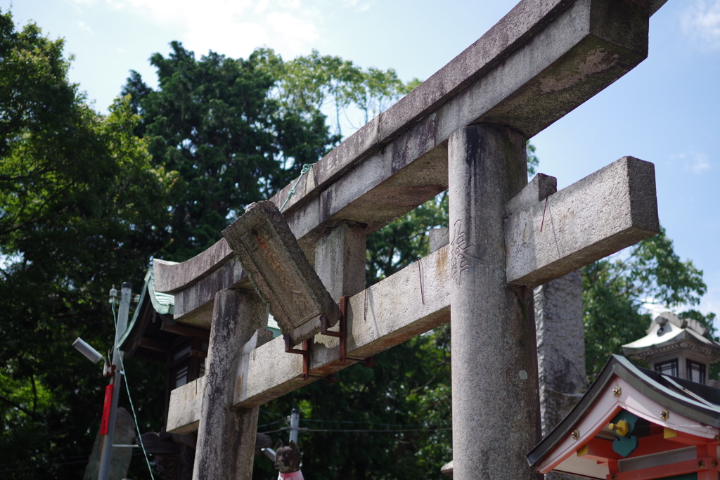 鳥居・稲荷山山頂にて