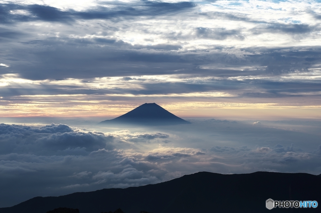 雲海に浮かぶ富士