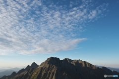 穂高連峰とひつじ雲