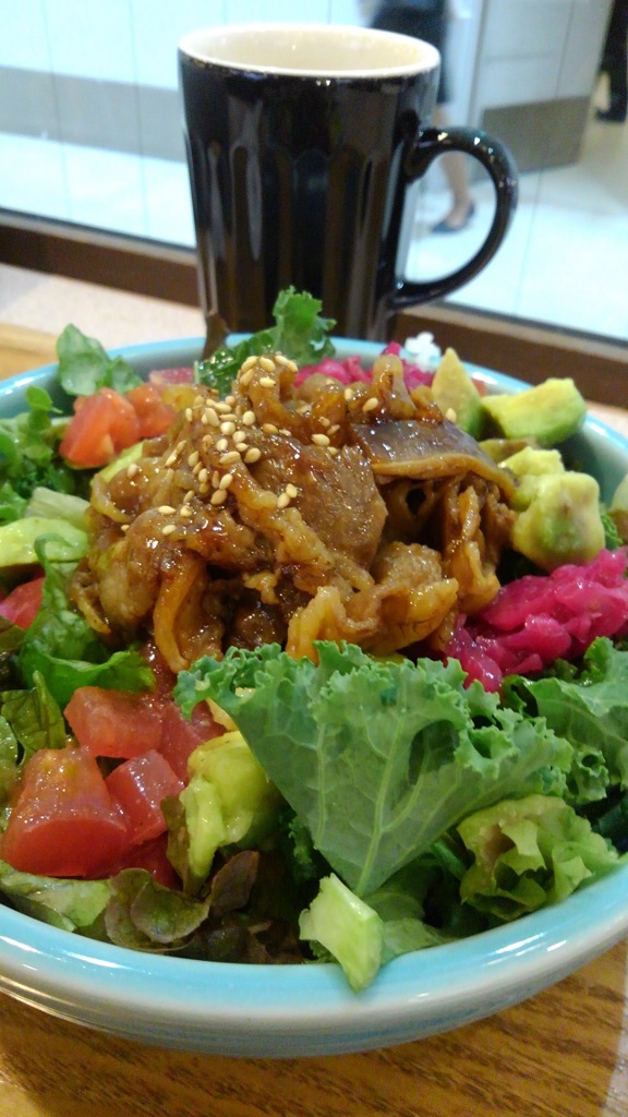 成田空港「　RB　」のカルビサラダ丼