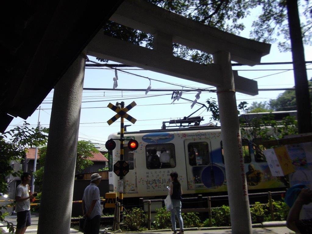 006 　御霊神社から見る江ノ電