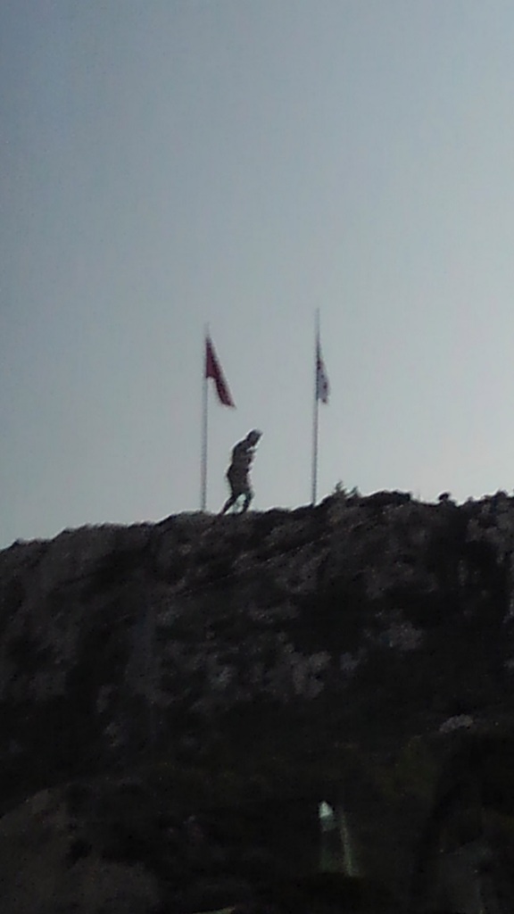 クリップ　キレニアの走る銅像