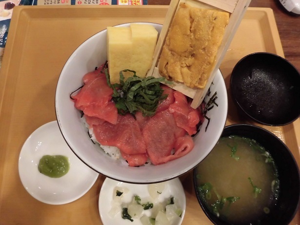 ジョナサンの箱盛りうにと本まぐろの鉄火丼