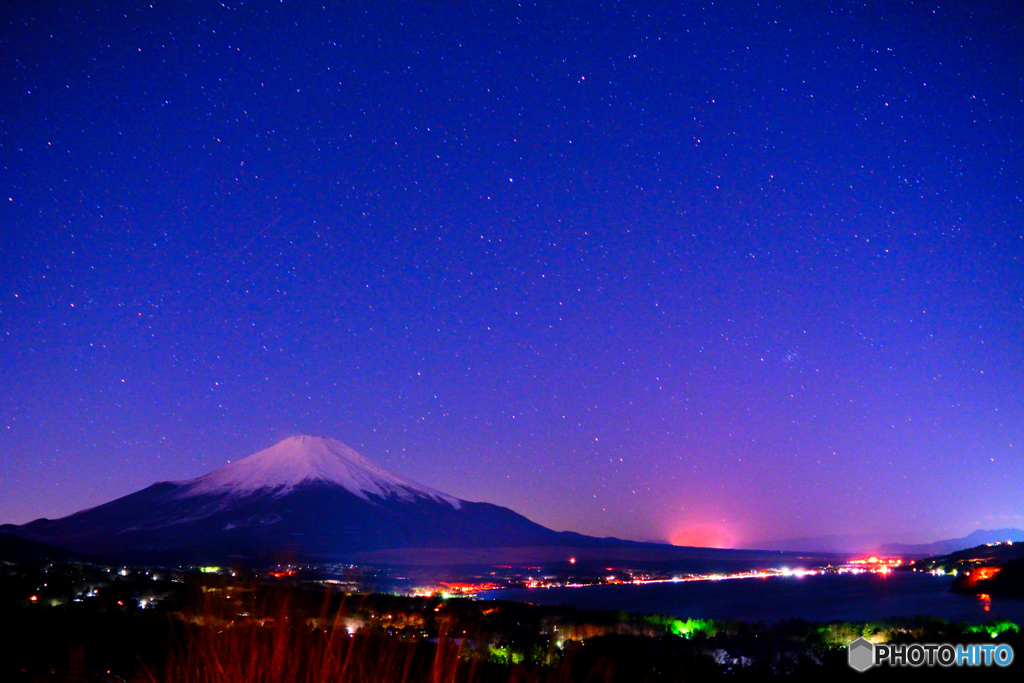 山中湖の夜明け