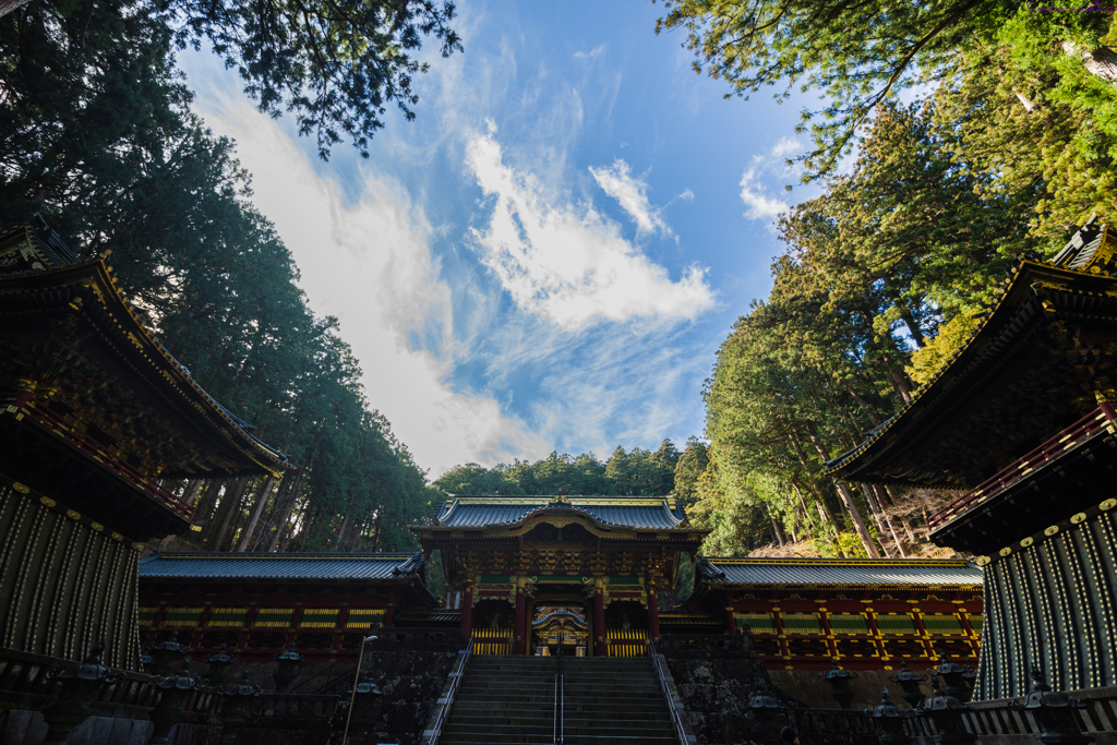 大猷院廟に向き合い