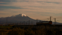 伯耆大山と特急列車