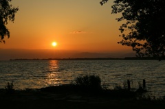びわ湖から眺める夕日