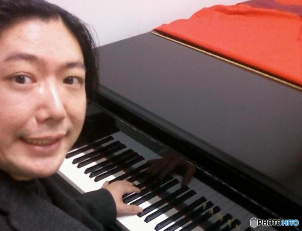 Hideo Ishihara Play The Grand Piano