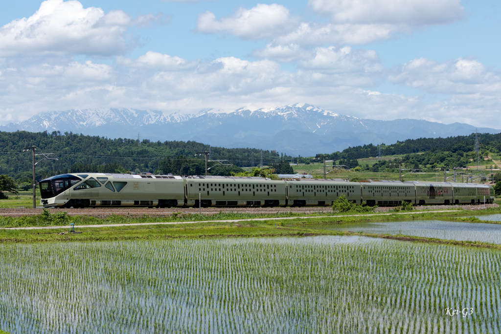 飯豊山と四季島と