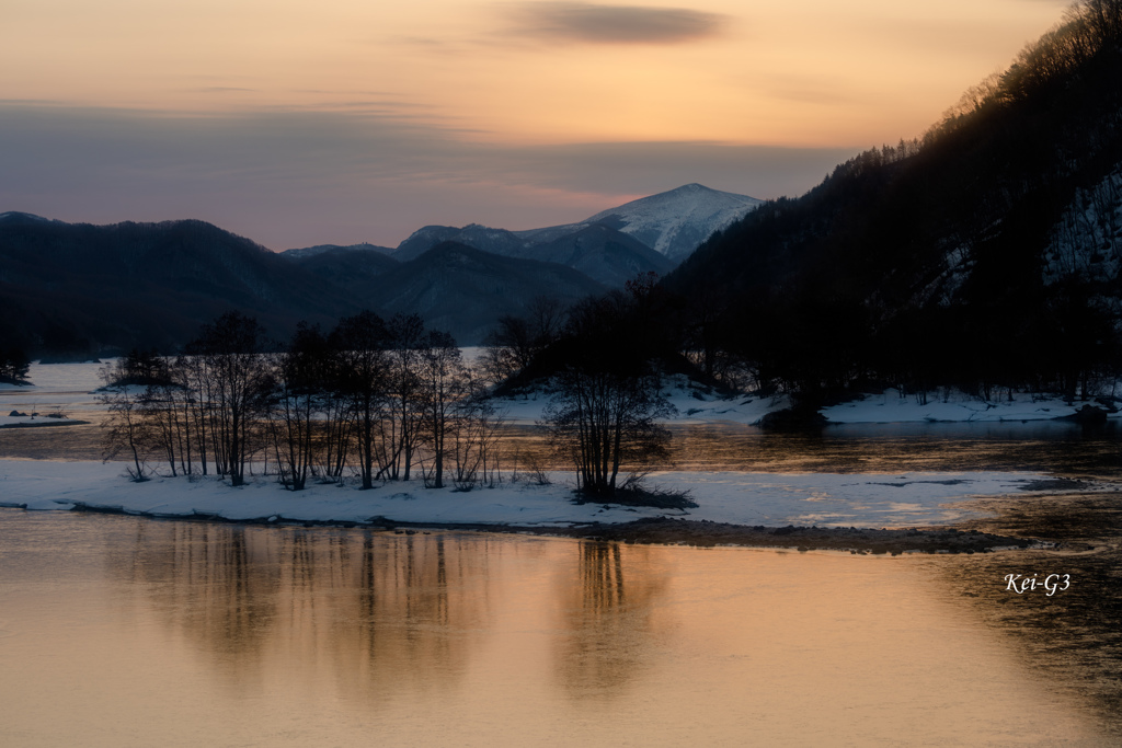 氷に写る影