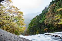 湯ノ湖より湯滝