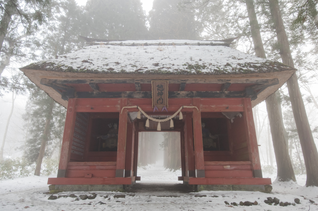 戸隠神社随神門
