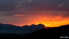 真っ赤に燃える二上山