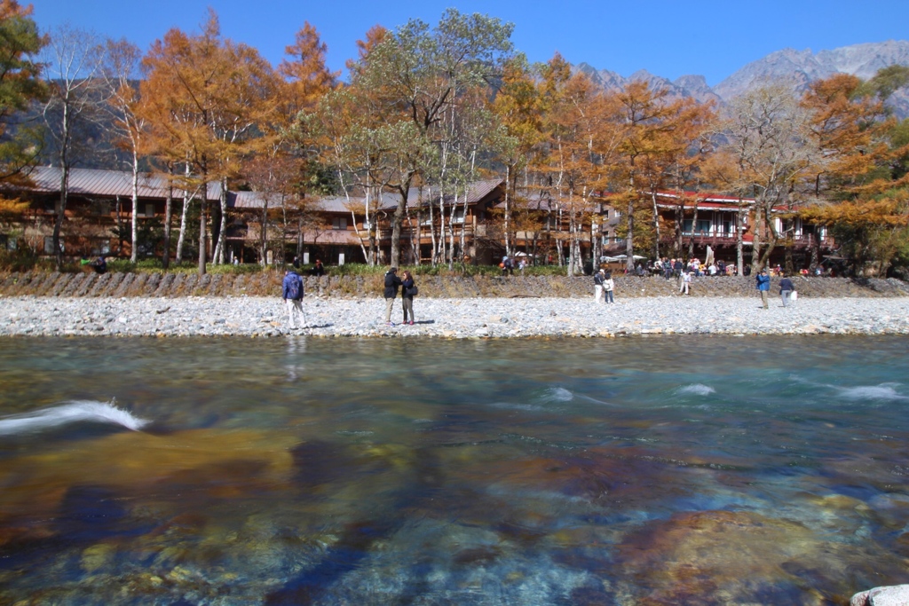 透き通る水