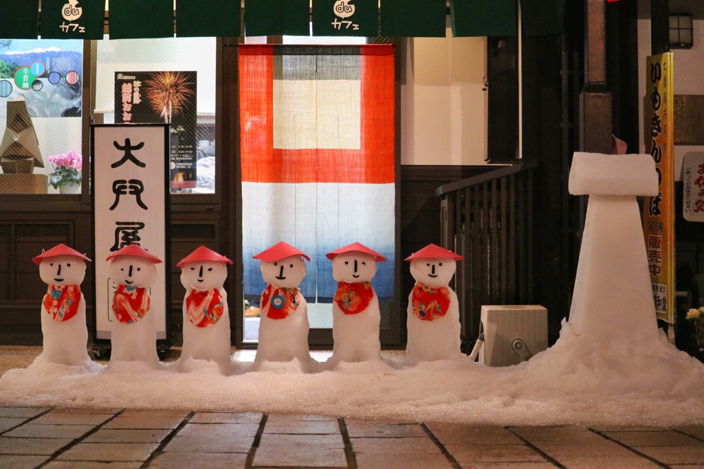 雪んこ地蔵 整〜列！